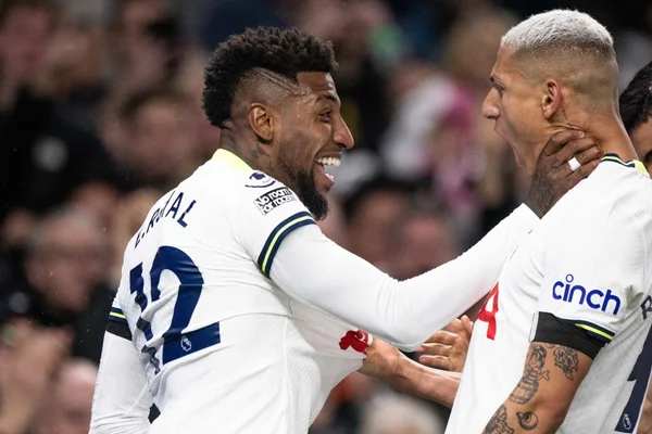 Emerson Royal e Richarlison