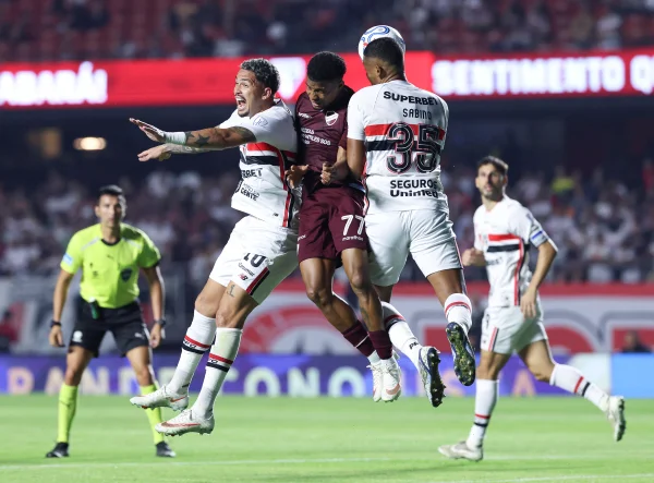 São Paulo e Bolivar se enfrentaram no MorumBis