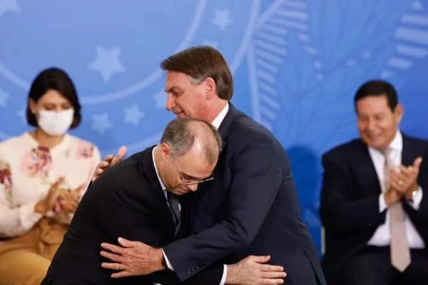 O que Jair Bolsonaro diz sobre André Mendonça e Nunes Marques no STF