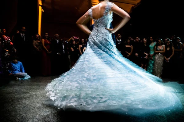 Sonho adiado! Por conta da pandemia, debutantes remarcam festa de 15 anos