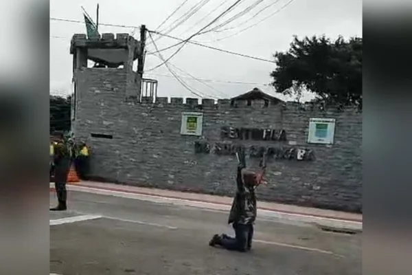 pastor fabiano em frente exercito vila velha espirito santo