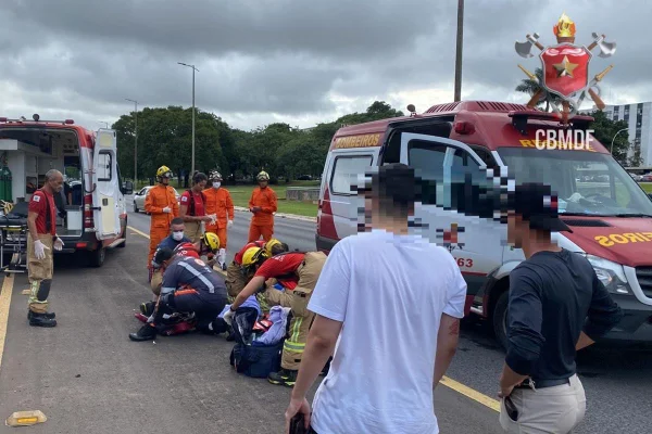 Idosa morre atropelada ao tentar atravessar mão dupla no Eixão Sul