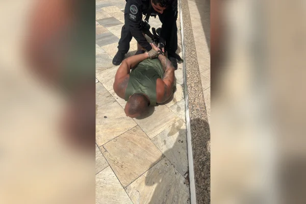 PM da ativa é preso após ser flagrado fazendo a segurança de Adilsinho