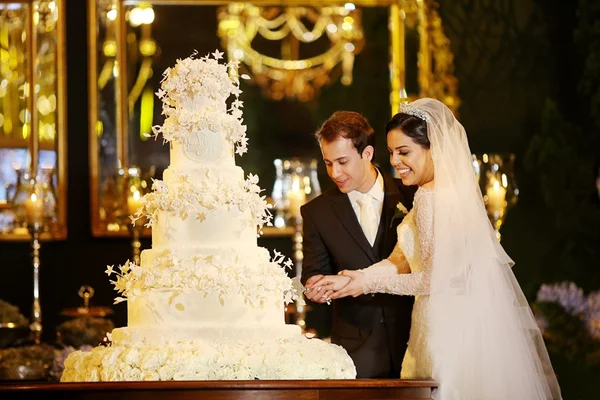 Mariana Jordão e Matheus Gomide celebram união com linda cerimônia