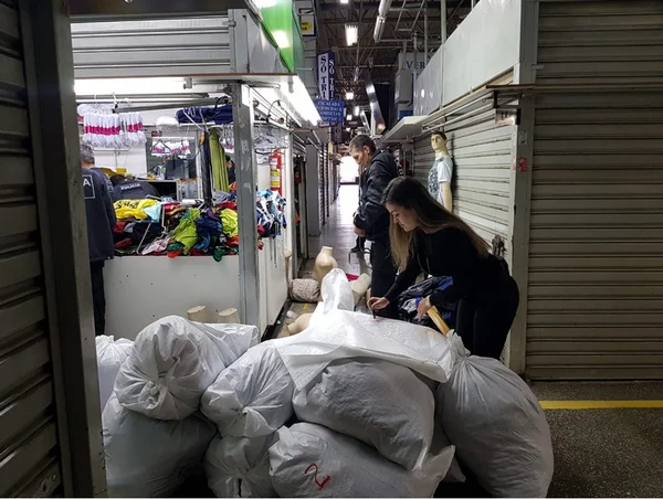 DF: roupas falsificadas são apreendidas na Feira do Guará