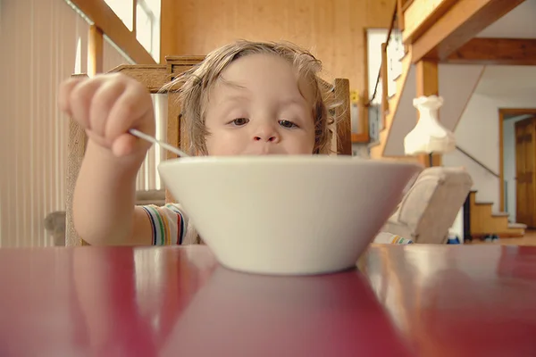 Confira 12 alimentos proibidos para seu bebê até ele completar 1 ano