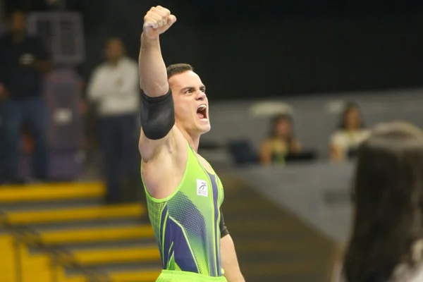 Brasileiro de Ginástica: Caio Souza é campeão das barras paralelas - destaque galeria
