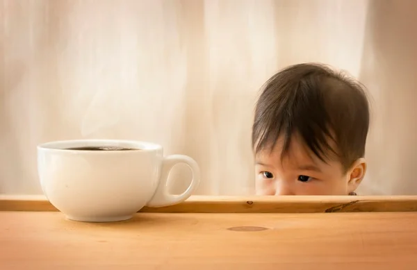 Criança x café: a partir de que idade pode tomar?