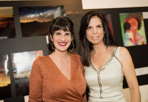 Fotógrafos prestigiam abertura da exposição Olhar Brasília