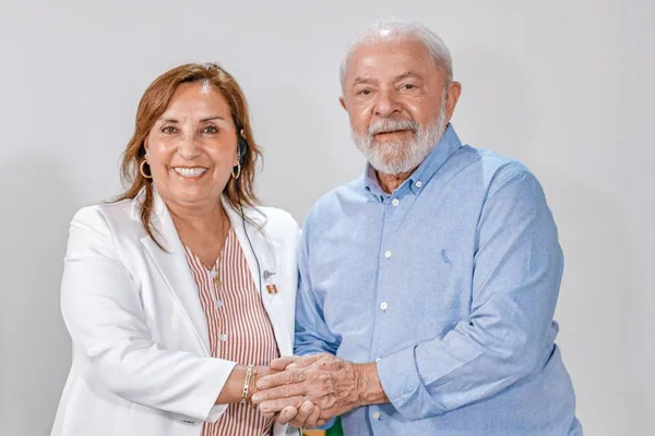 imagem colorida presidente Lula e presidente do Peru - metrópoles