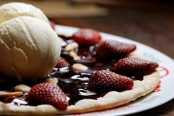 Oito pizzas refrescantes e leves para comer no verão