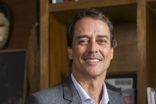 Sem contrato com a Globo, Marcello Antony acerta com outra emissora