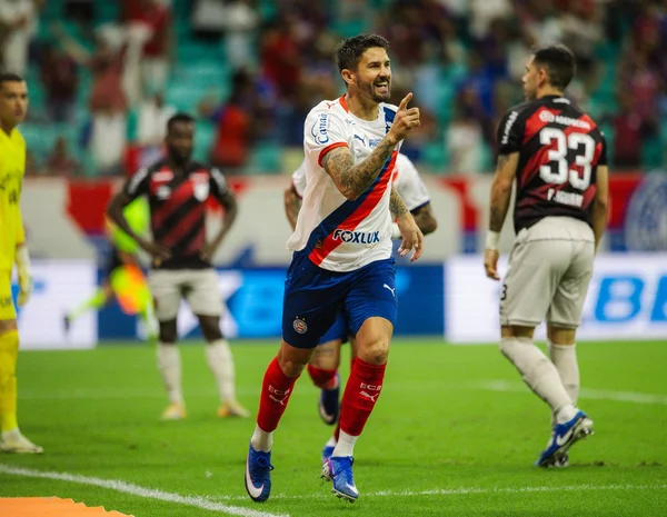 Everaldo comemorando gol do Bahia sobre o Athletico-PR
