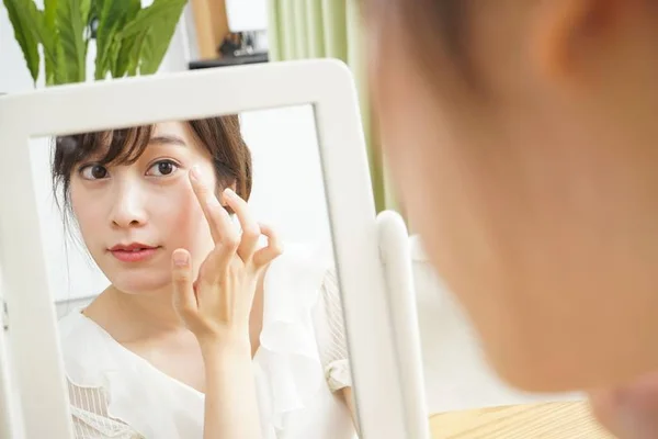 Aprenda a rotina de beleza coreana com produtos vendidos no Brasil