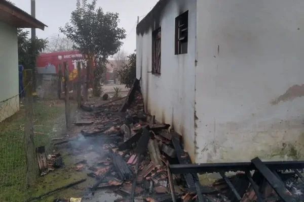 Três pessoas morrem em incêndio; uma das vítimas era um bebê