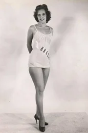 Ela venceu o concurso em 1957 Ela venceu o concurso em 1957