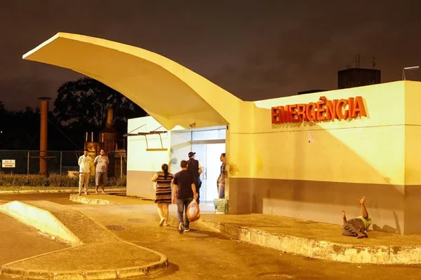 Empresas alegam falta de pagamento e param serviços hospitalares