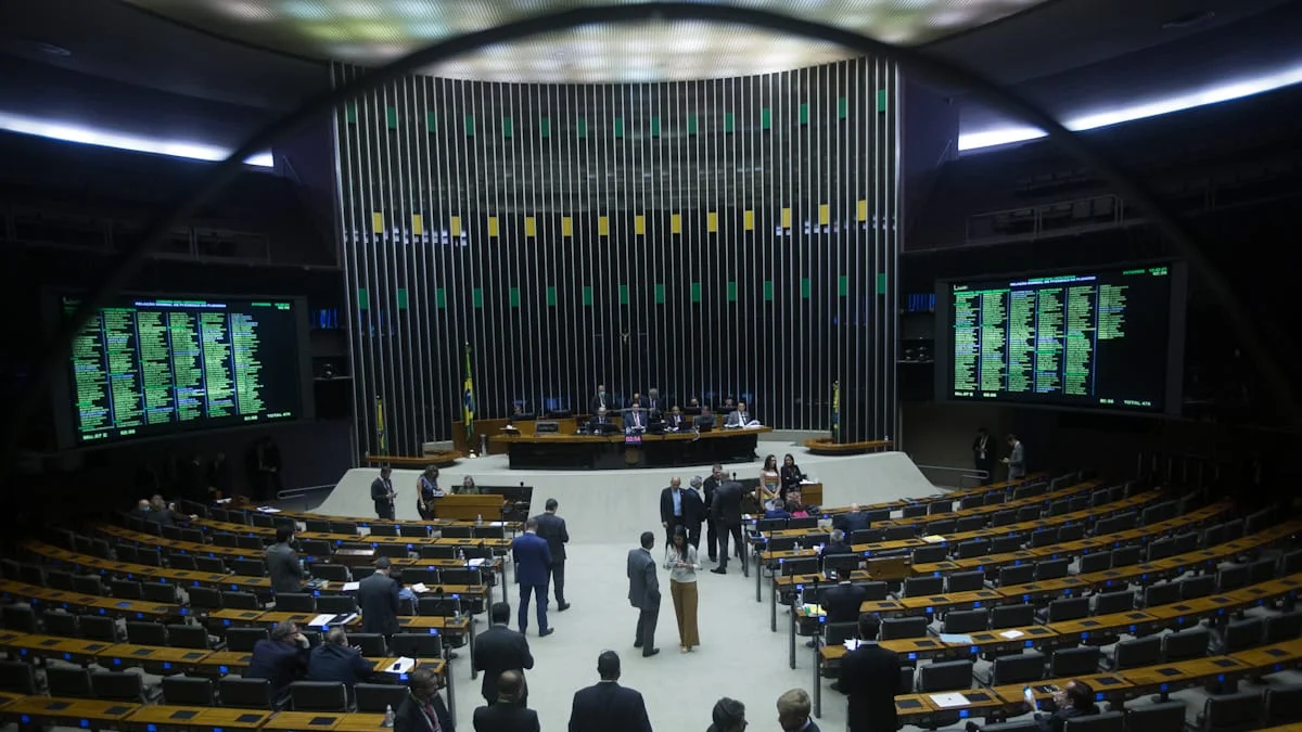 Sonho do Centrão, voto distrital enfrenta oposição no PT e no PL