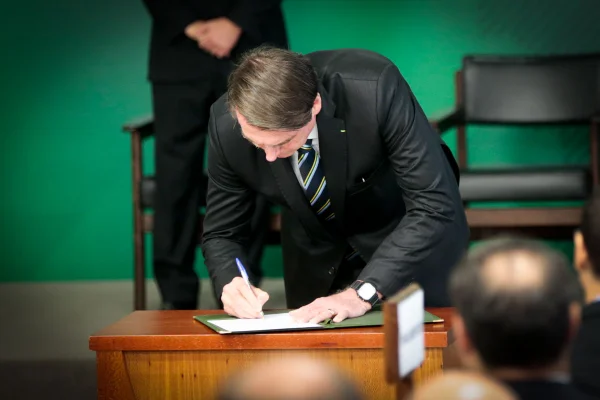 Bolsonaro determina revisão de contratos culturais da Petrobras