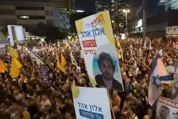 Milhares de pessoas vão às ruas em Israel protestar por cessar-fogo