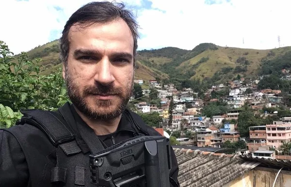 Delegado é autorizado a portar fuzil e arma acaba roubada