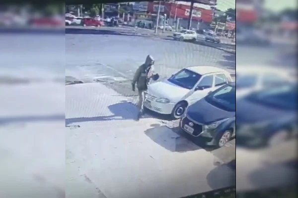 Morador de rua é preso por ameaçar lojistas que não lhe deram dinheiro