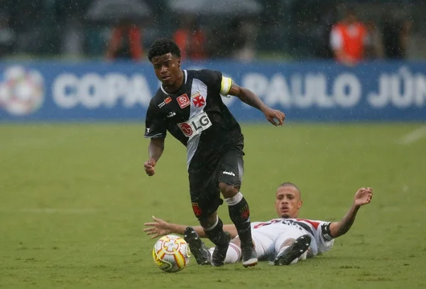 Lucas Santos retorna e espera conquistar a confiança no Vasco