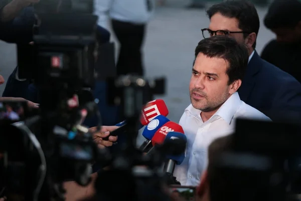 imagem colorida de pablo marçal durante entrevista coletiva no segundo turno das eleições do brasil