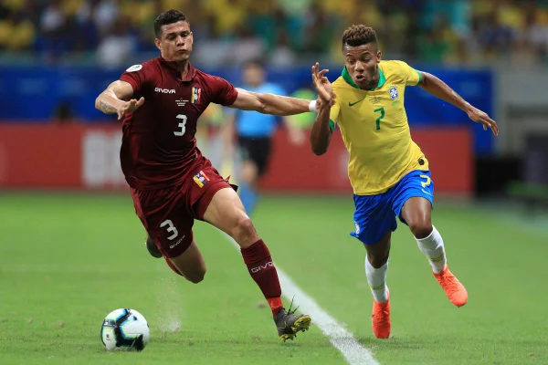 Copa América: em meio a apuros, Brasil encara o Peru de olho na vaga