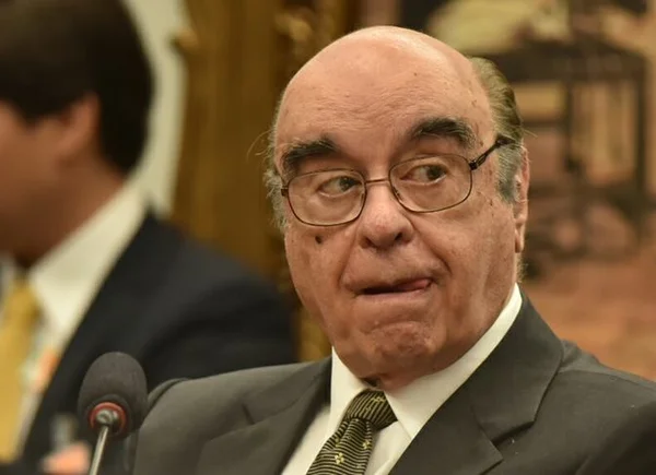 Relator da CCJ vota pelo arquivamento de denúncia contra Temer