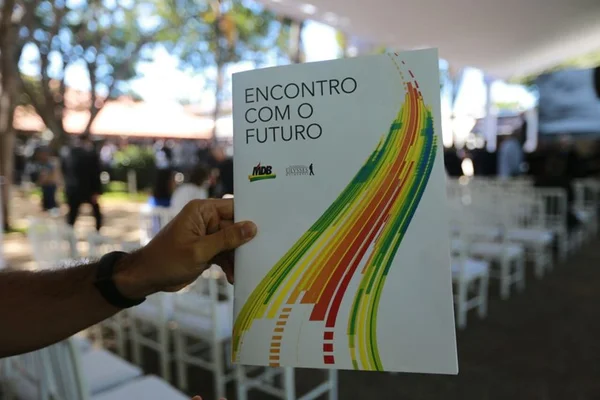 Em cartilha, Temer diz ser reprovado mesmo tendo corrigido erros