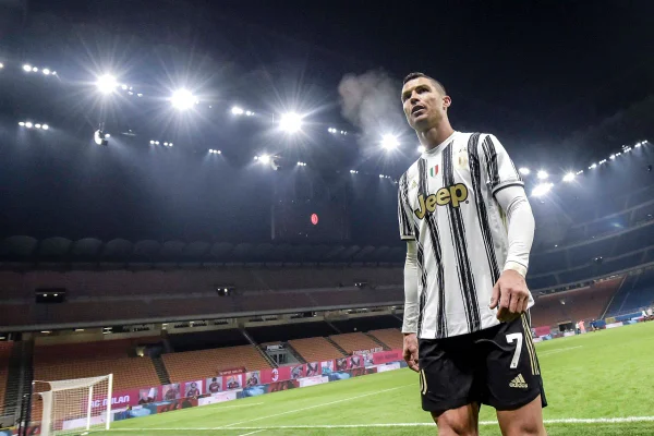 Com gol de Cristiano Ronaldo, Juventus vence e ultrapassa Roma no Italiano