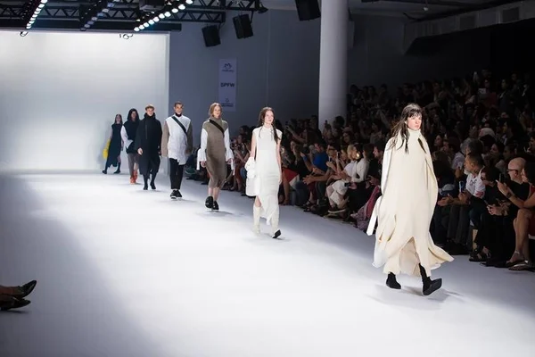 Confira a programação do São Paulo Fashion Week neste mês