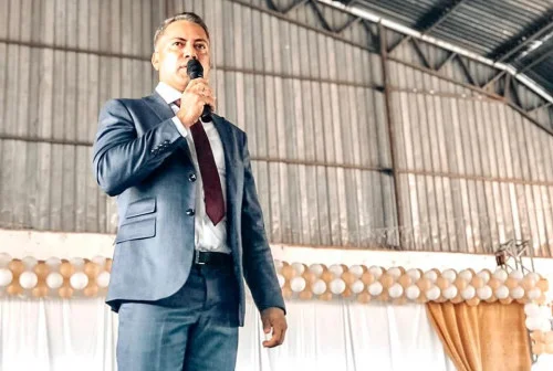 Prefeito que prometeu casas em troca de votos escapa de punição