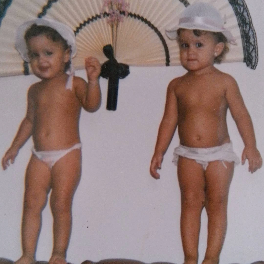 Maiara e Maraísa cantam desde os 5 anos de idade e já moraram em várias cidades para tentar a carreira na música Maiara e Maraísa cantam desde os 5 anos de idade e já moraram em várias cidades para tentar a carreira na música