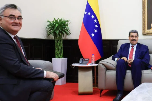 Venezuela e Rússia assinam acordo para driblar sanções dos EUA e da UE