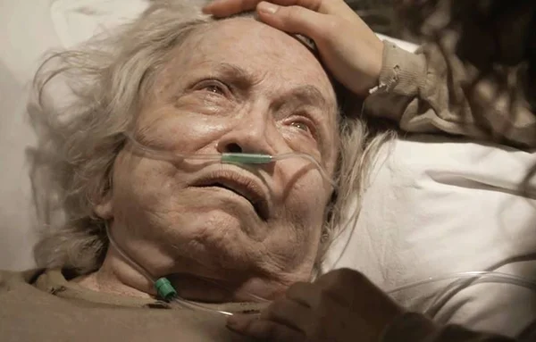“O Outro Lado”: Beatriz morre após tomar remédio receitado por Renato