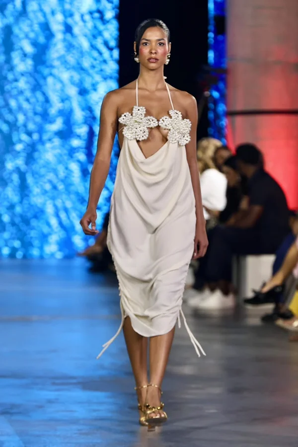 Emoção marca os desfiles de Pimear, D-AURA e Calado no Metrópoles Catwalk - destaque galeria