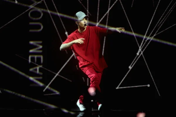 Em São Paulo, Justin Bieber deixa show na metade e assusta fãs