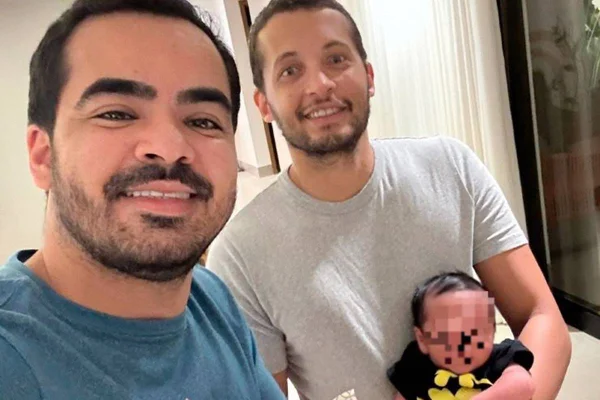 Imagem colorida dos servidores do TJ-GO, Iuri Silva Marciano e Gabriel Lisboa