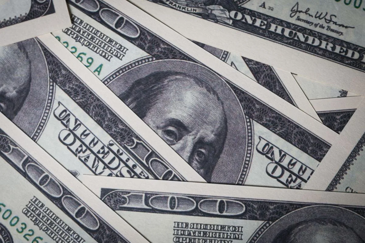 Dólar cai e Bolsa sobe com mercado de bom humor diante de dados inflacionários positivos