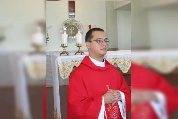 “Pá god”: animação de padre pagodeiro incomoda fiéis de paróquia. Veja vídeo