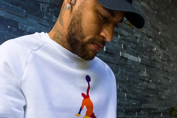 Rei do ringue? Neymar aparece treinando boxe em vídeo