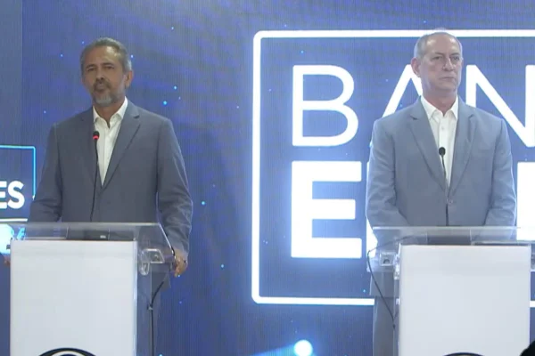 Elmano de Freitas (PT) e Ciro Gomes (PSDB) participam de debate com os candidatos ao governo do Ceará