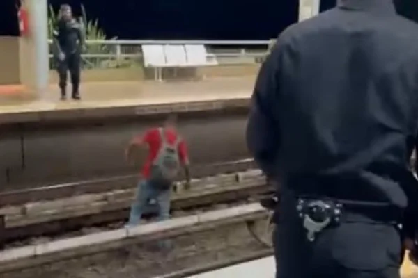 Homem invade trilhos do metrô e ameaça vigilantes da Estação Asa Sul