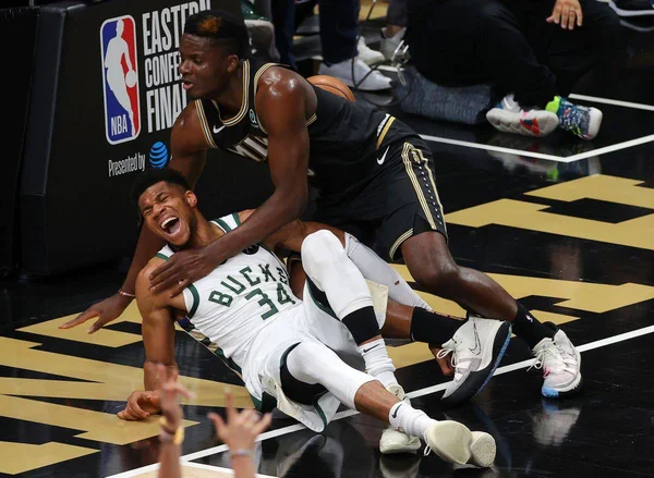 Antetokounmpo sofre lesão grave na derrota dos Bucks: veja lance