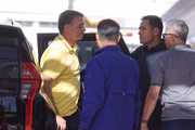 Jair Bolsonaro deixa Solar de Brasília rumo a hospital para exames
