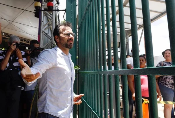 Candidato vai trancar moto no estacionamento e perde prova do Enem