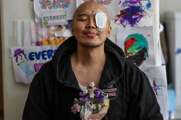 Ator Alex Duong morre após batalha contra câncer raro e agressivo