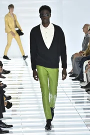 Calça skinny foi o grande destaque da coleção primavera/verão 2027 da Prada Calça skinny foi o grande destaque da coleção primavera/verão 2027 da Prada